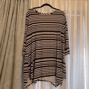 Merci Skye striped black and gray 3/4 sleeve handkerchief hem tunic tee